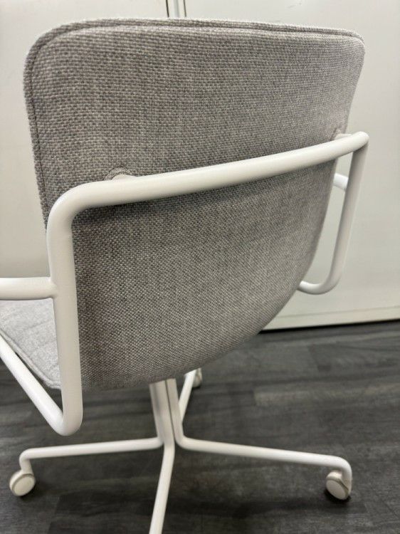 コクヨデイズオフィス オフセットフレームシリーズ ミーティングチェア 商品画像7