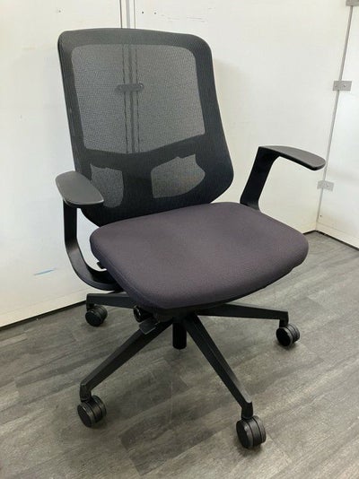 ナイキ固定肘付セリフトチェア 商品画像1