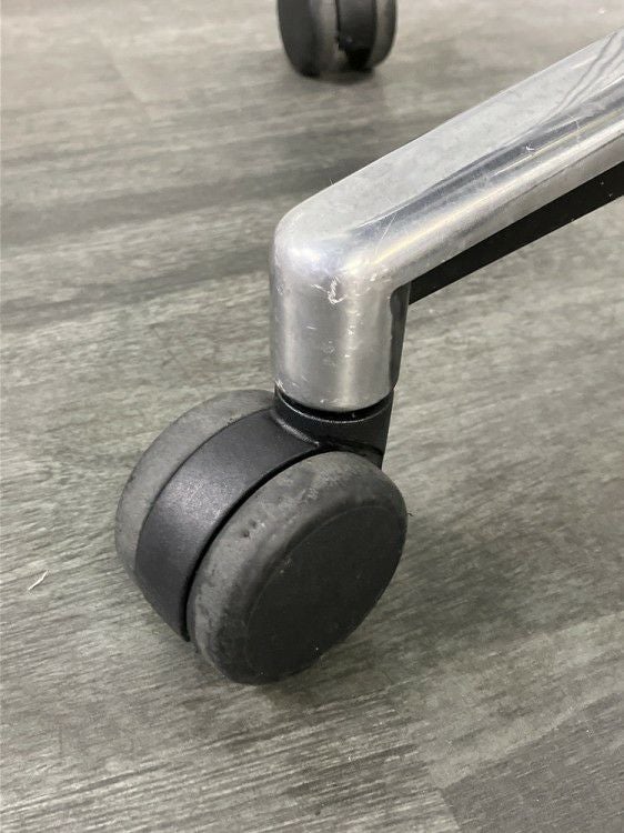 エルゴヒューマン可動肘付ベーシックチェア 商品画像15