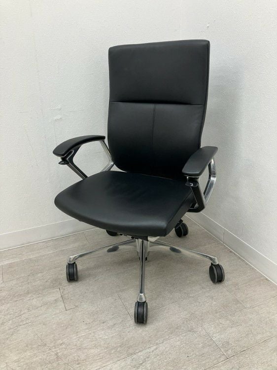 オカムラDuke(デューク)シリーズ 固定肘付デュークチェア 商品画像1