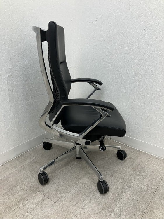 オカムラDuke(デューク)シリーズ 固定肘付デュークチェア 商品画像3