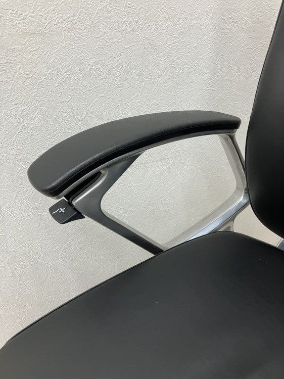 オカムラDuke(デューク)シリーズ 固定肘付デュークチェア 商品画像9