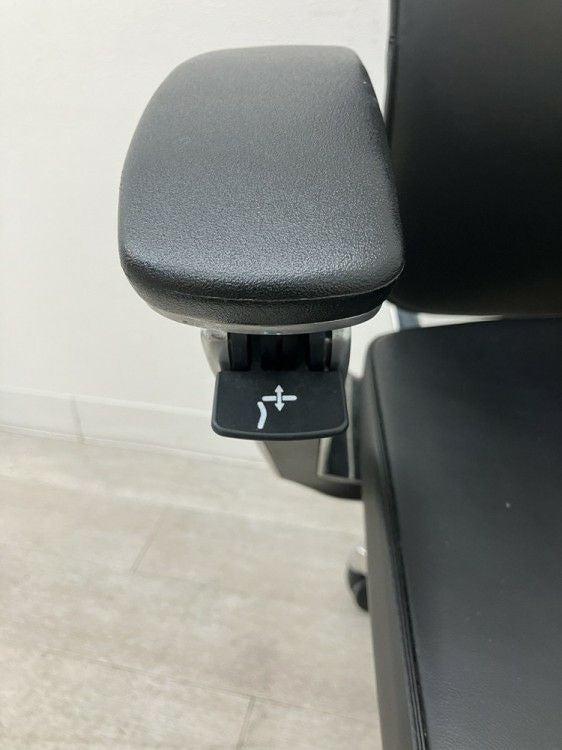 オカムラDuke(デューク)シリーズ 固定肘付デュークチェア 商品画像16