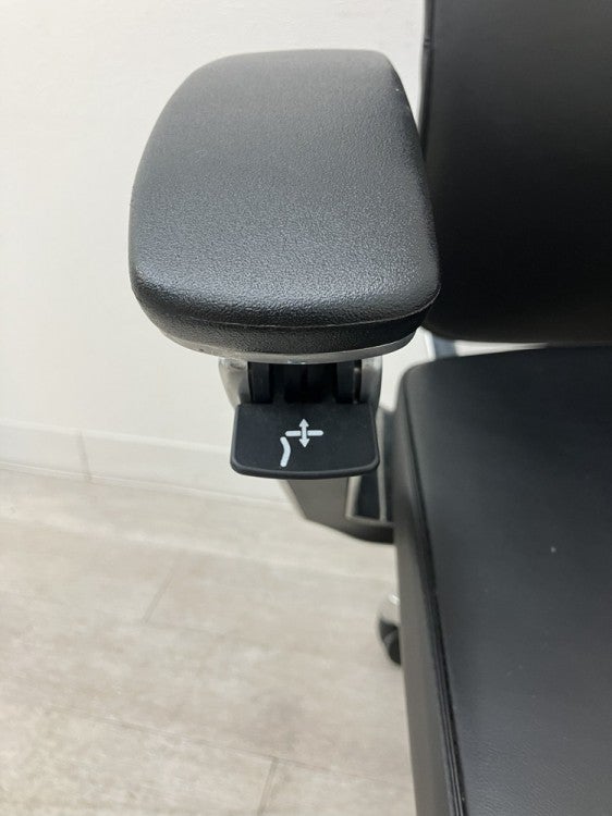 オカムラDuke(デューク)シリーズ 固定肘付デュークチェア 商品画像16