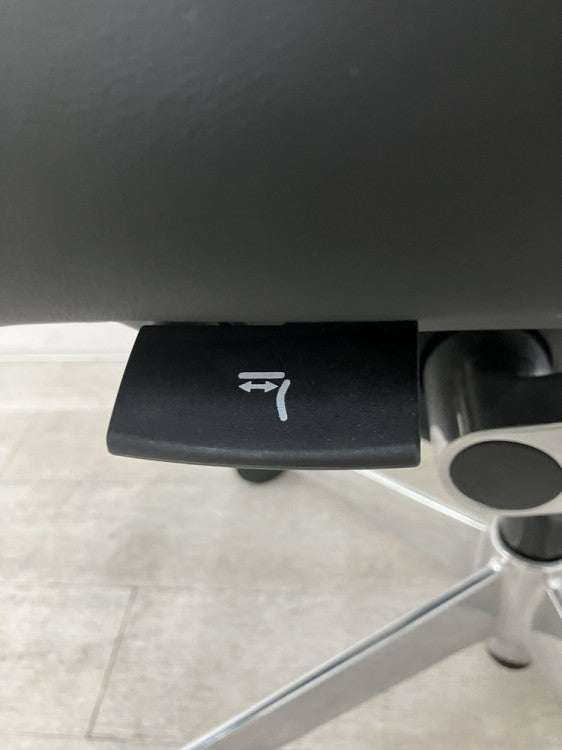 オカムラDuke(デューク)シリーズ 固定肘付デュークチェア 商品画像18