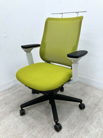 コクヨミトラチェア 可動肘付ミトラチェア 商品画像1