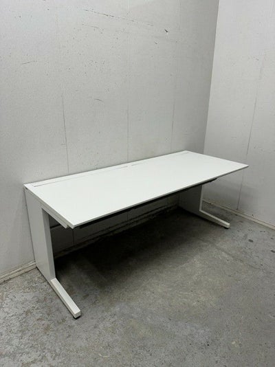 コクヨisシリーズ 1800平デスク 商品画像1