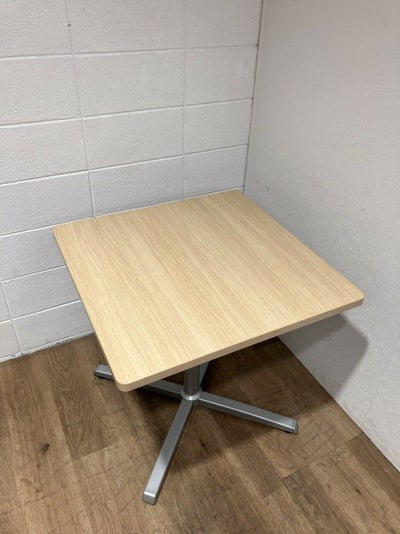 オカムラ8177シリーズ 角テーブル 商品画像1