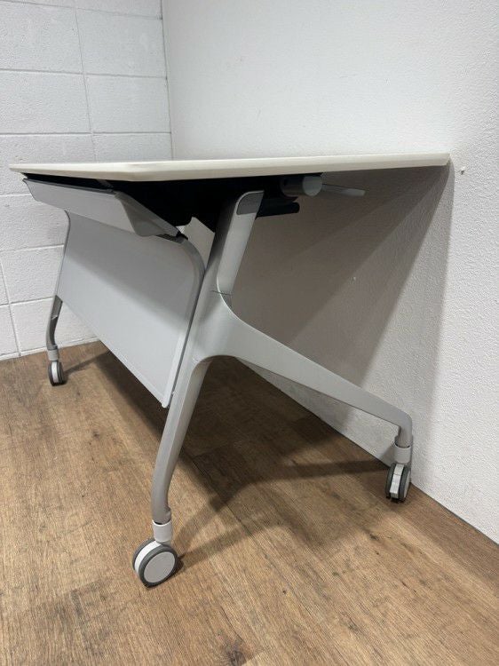 コクヨエピファイ(EPIPHY)シリーズ 平行スタックテーブル 商品画像4