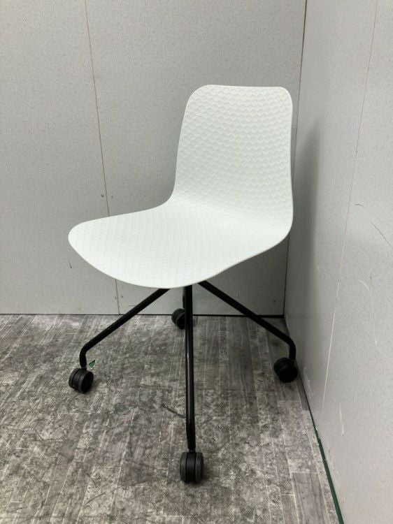 キャスター付きシェルチェア 商品画像1