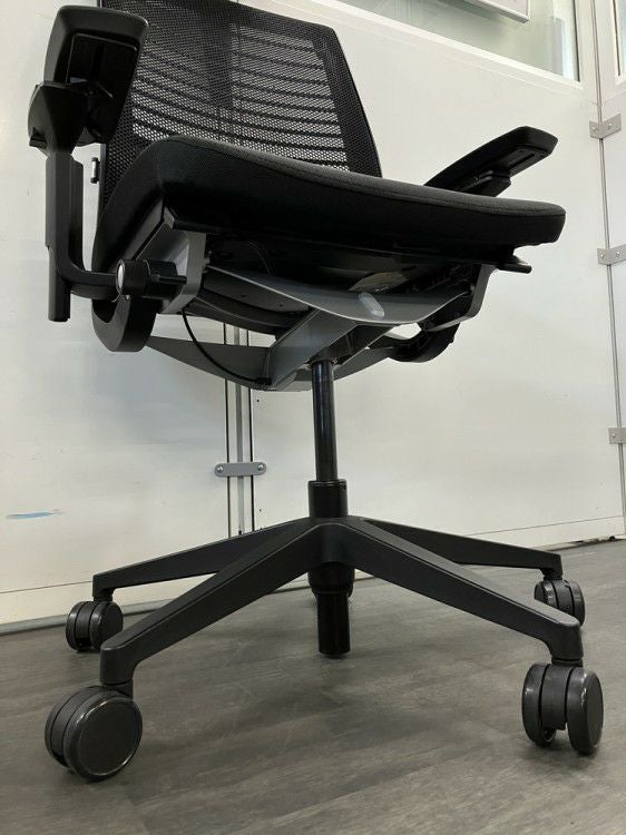 スチールケースシンク（Think）チェア 可動肘付シンクチェア 商品画像10