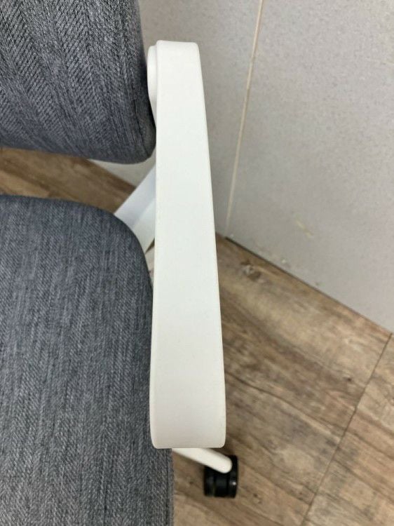 イトーキ肘付きレヴィチェア 商品画像8