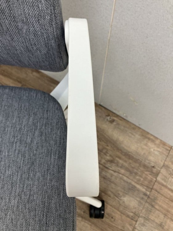 イトーキ肘付きレヴィチェア 商品画像8