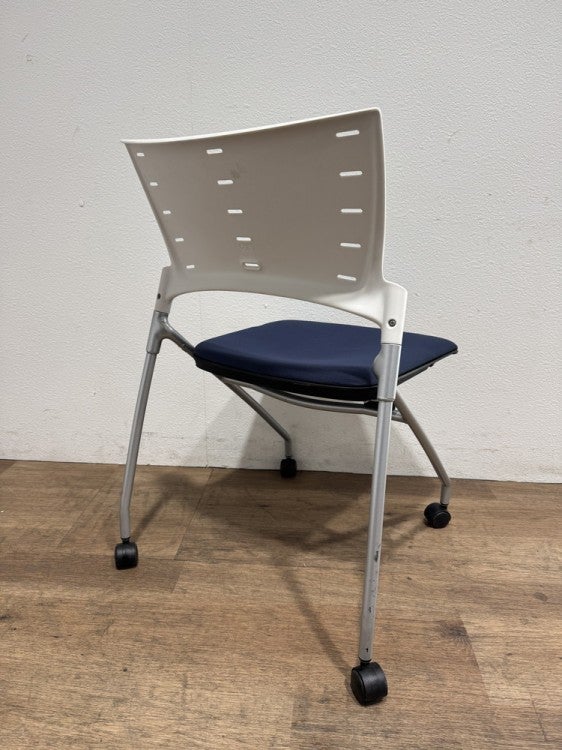 イトーキマノス(MANOSS)シリーズ ネスティングチェア6脚セット 商品画像2