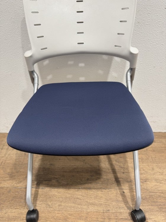 イトーキマノス(MANOSS)シリーズ ネスティングチェア6脚セット 商品画像4