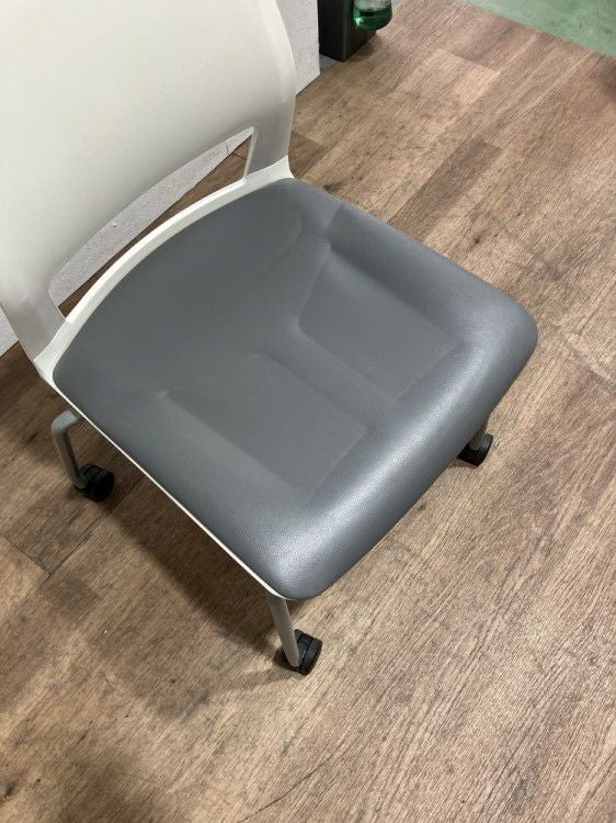 コクヨスタッキングチェア 商品画像8