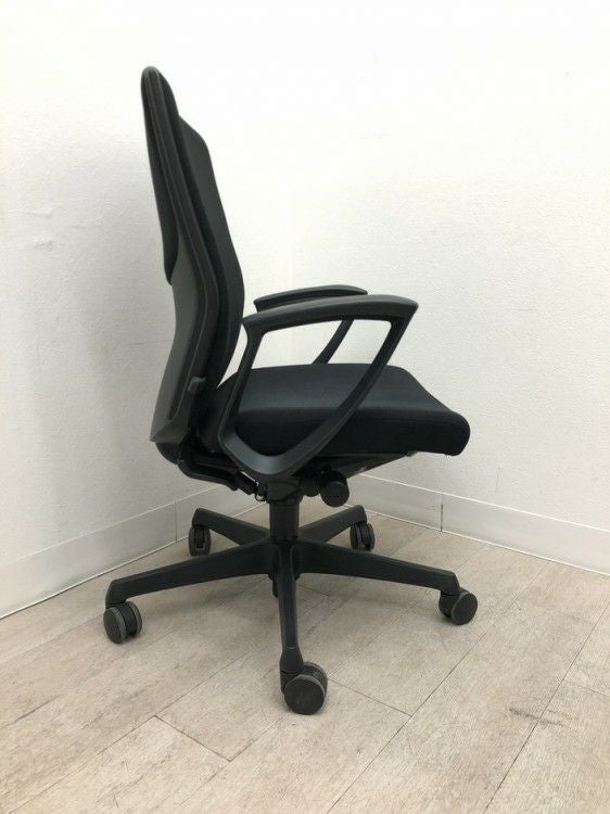 オカムラESCUDO(エスクード)チェア 可動肘付エスクードチェア 商品画像6