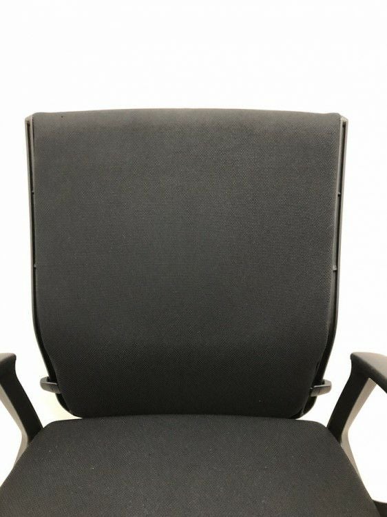 オカムラESCUDO(エスクード)チェア 可動肘付エスクードチェア 商品画像7