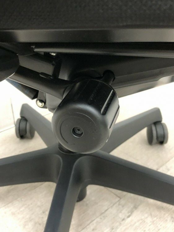 オカムラESCUDO(エスクード)チェア 可動肘付エスクードチェア 商品画像19