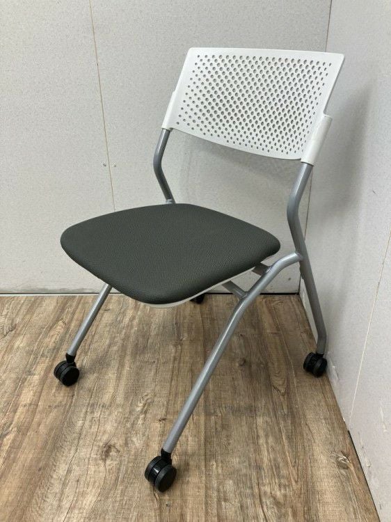 ウチダ（内田洋行）ネスティングチェア 商品画像1