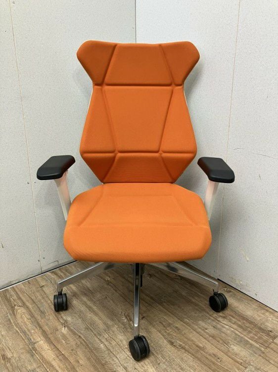 イトーキ可動肘付フリップフラップチェア 商品画像2