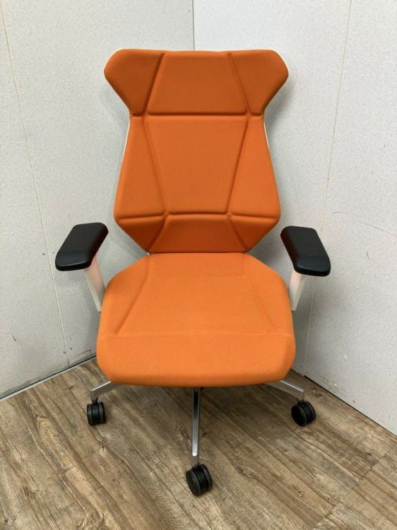 イトーキ可動肘付フリップフラップチェア 商品画像3