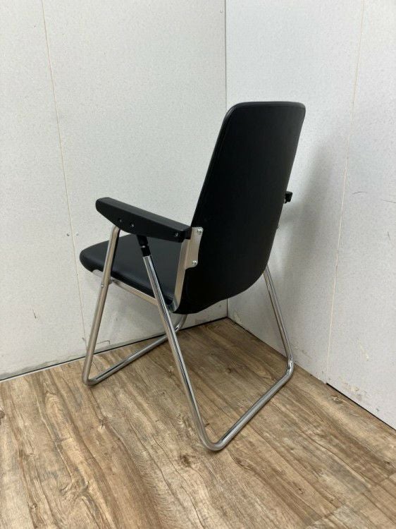 コクヨ肘付折りたたみイス 商品画像3