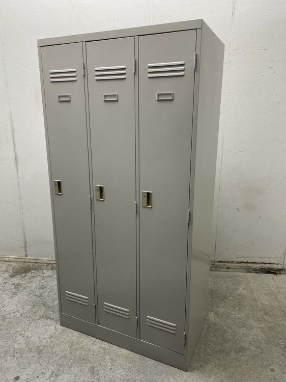 イトーキJ型シリーズ 3人用ロッカー 商品画像1