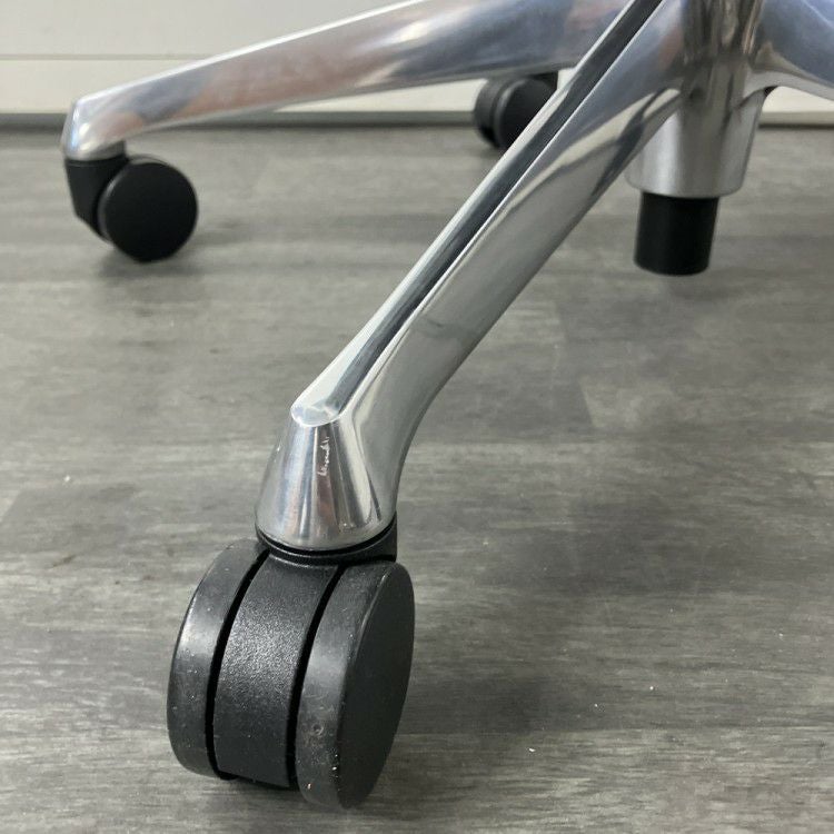 オカムラSylphy(シルフィー)チェア 可動肘付シルフィーチェア 商品画像9