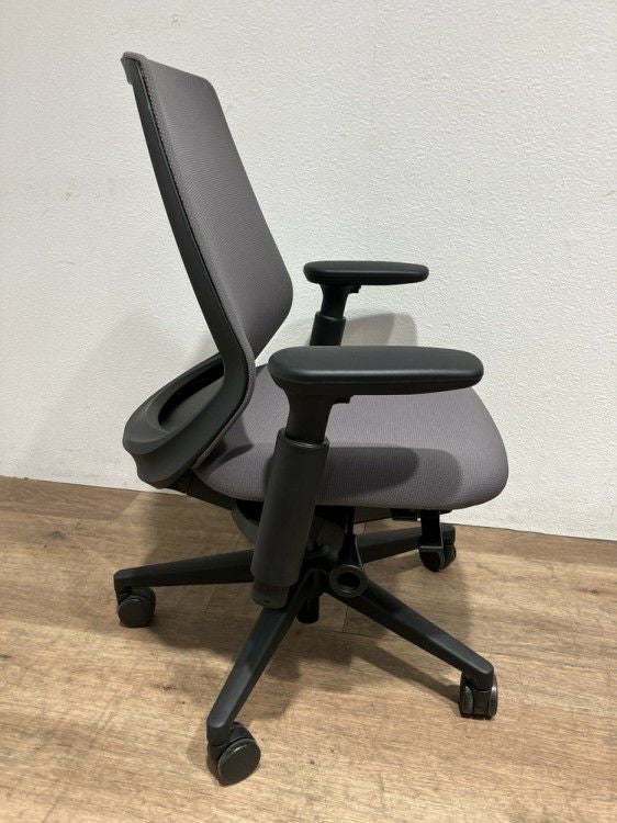 ウチダ（内田洋行）可動肘付ニンバスチェア 商品画像11