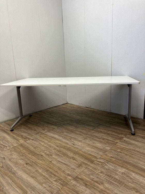 イトーキ1800ミーティングテーブル 商品画像1