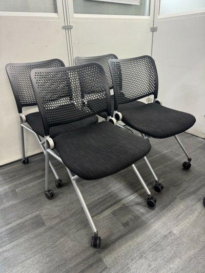 ウチダ（内田洋行）ブルーメシリーズ ネスティングチェア4脚セット 商品画像1