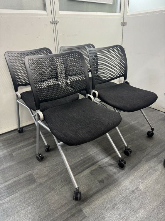 ウチダ（内田洋行）ブルーメシリーズ ネスティングチェア4脚セット 商品画像1