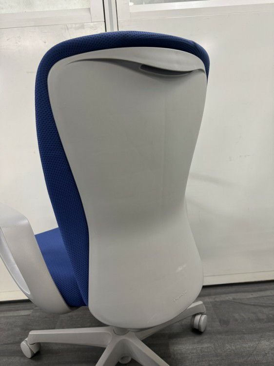 オカムラsulato(スラート)シリーズ 固定肘付スラートチェア 商品画像9