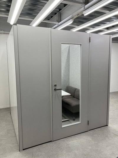 イトーキLight Boothシリーズ（ブース本体） セミクローズ型ミーティングブースセット 商品画像1
