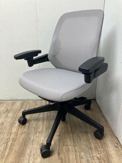 イトーキノート(nort)チェア 可動肘付ノートチェア 商品画像1