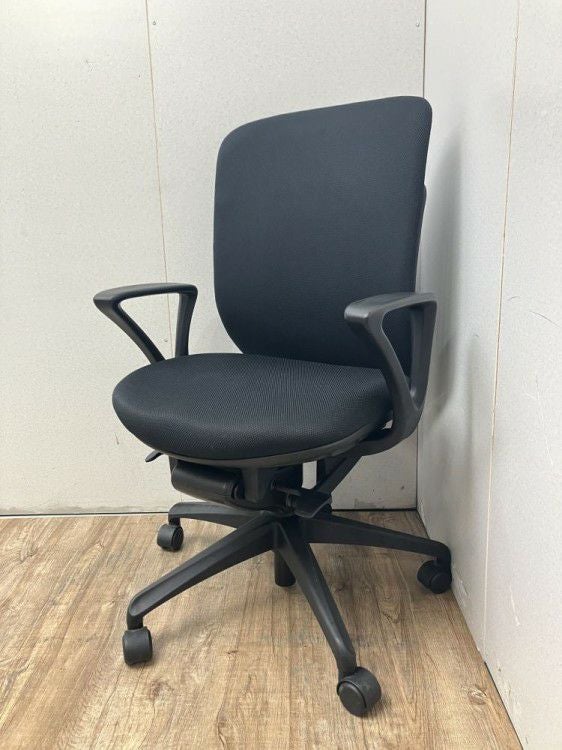 INABA/イナバyera(イエラ)チェア 肘付イエラチェア 商品画像1