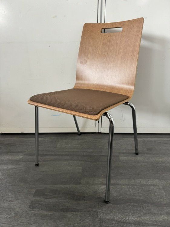 オカムラモノスシリーズ スタッキングチェア 商品画像1