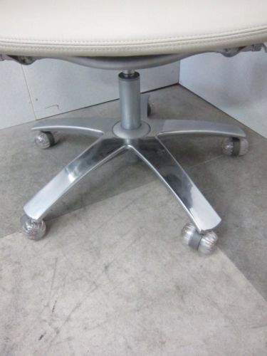 Knoll（ノール）可動肘付きライフチェア 商品画像7