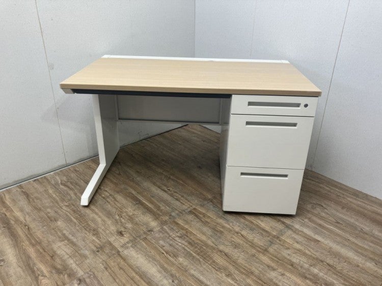 イトーキCZRシリーズ 1200片袖デスク 商品画像1