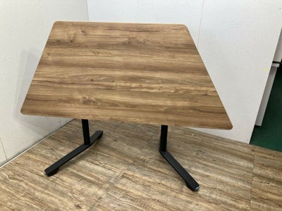 コクヨイニシアシリーズ 台形サイドスタックテーブル 商品画像1