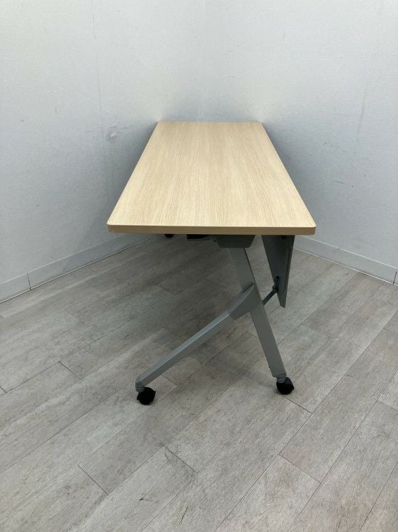 オカムラFLAPTOR(フラプター)シリーズ 1500平行スタックテーブル 商品画像3