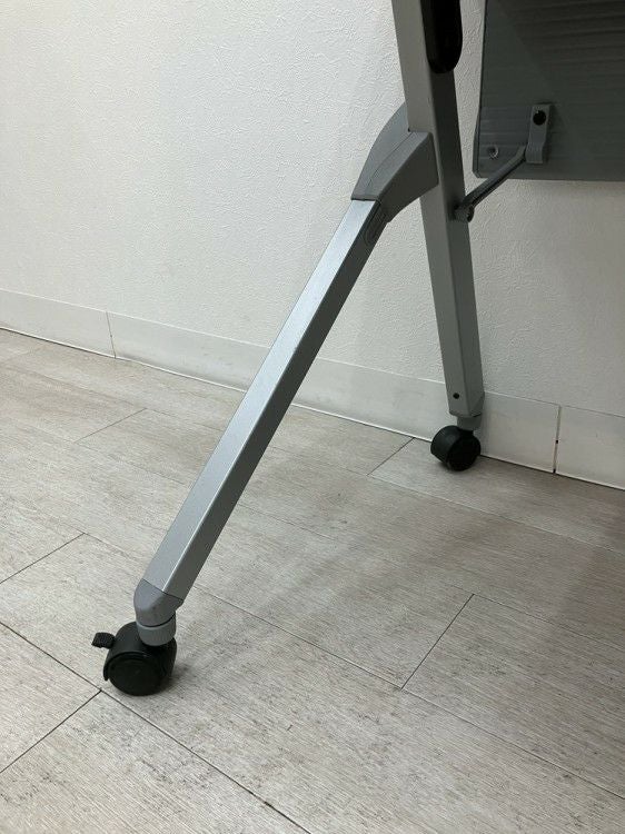 オカムラFLAPTOR(フラプター)シリーズ 1500平行スタックテーブル 商品画像9