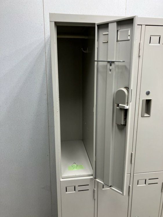 コクヨ8人用ロッカー 商品画像2