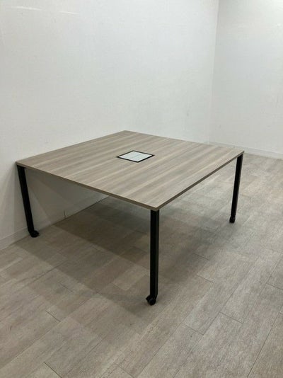 オカムラAption Free(アプションフリー)シリーズ 1400ミーティングテーブル 商品画像1