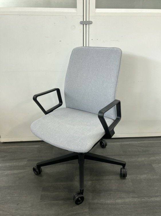 コクヨファブレ(FABRE) シリーズ 固定肘付ファブレチェア 商品画像1