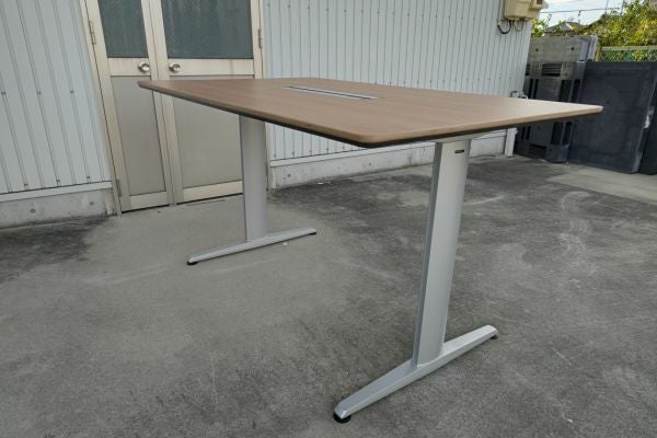 オカムラLiftio(リフティオ)シリーズ 1800スタンディングテーブル 商品画像1