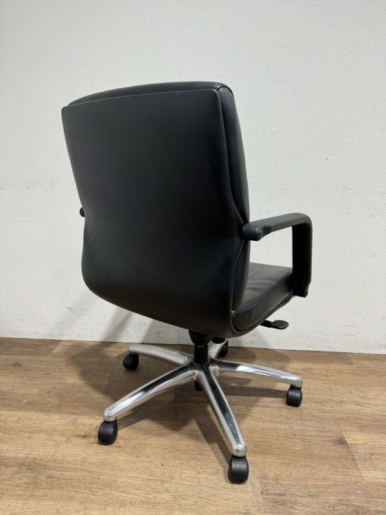 イトーキC-1タイプ 役員チェア 商品画像2