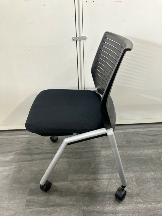 イトーキA-4シリーズ ネスティングチェア 商品画像3