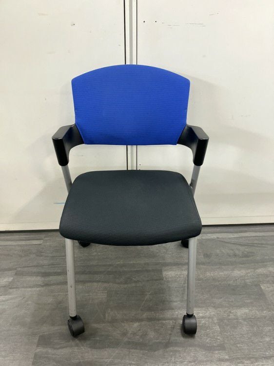 コクヨプロッティシリーズ スタッキングチェア 商品画像2